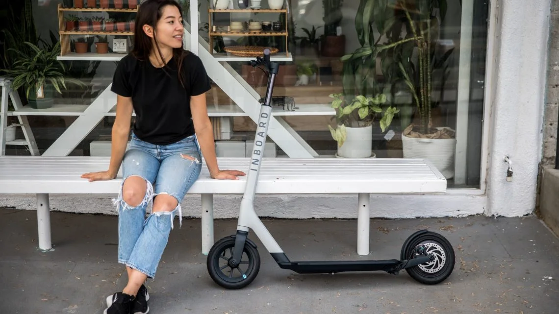 Inboard Glider – E Scooter mit auswechselbarem Akku