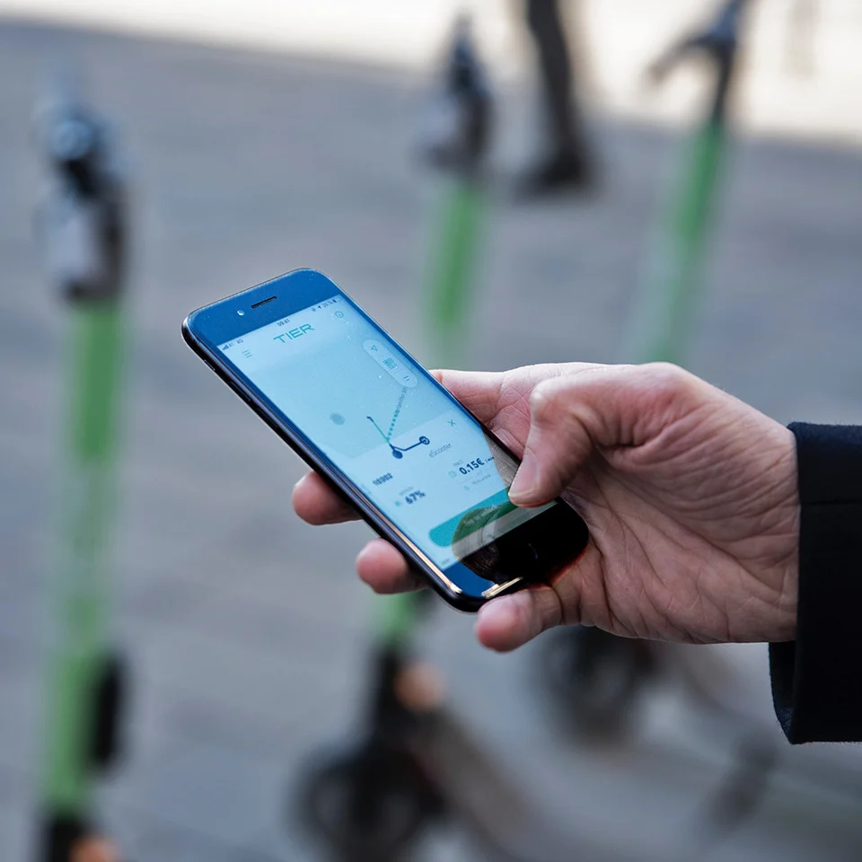 Tier Scooter per App aktivieren