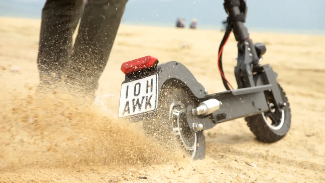 IO HAWK Exit Cross Test: Offroad E Scooter mit Straßenzulassung