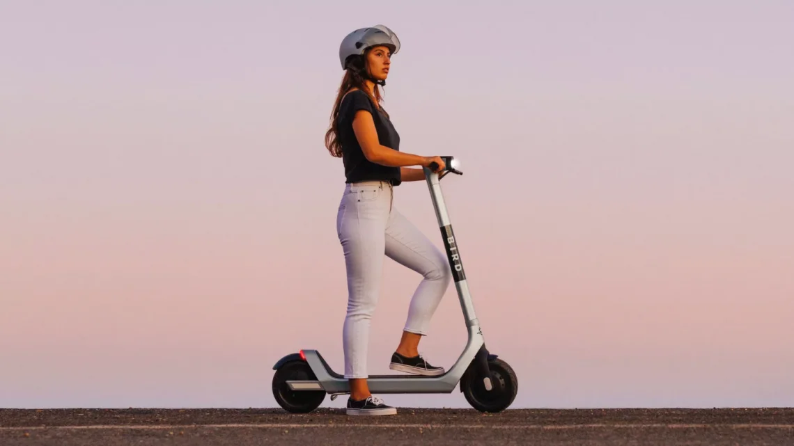 Bird Two: Neuer E Scooter mit größerer Batterie und besser vor Vandalismus geschützt