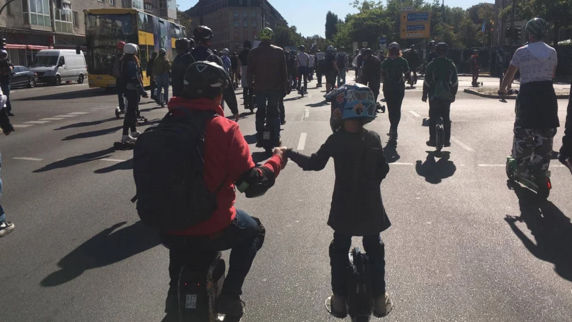 Klage eingereicht: Versicherungsschutz für alle Elektrokleinstfahrzeuge