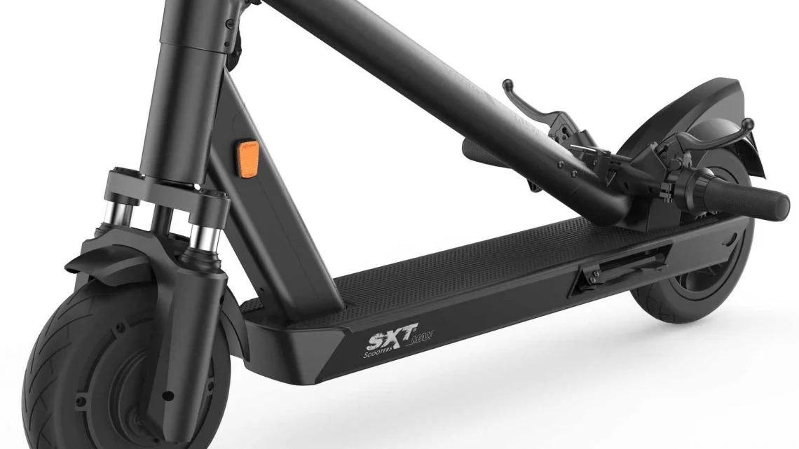 SXT startet jetzt mit drei E Scootern mit Straßenzulassung: SXT Light Plus V, SXT Buddy V2 und SXT Max